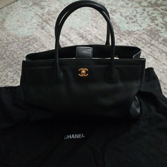 CHANEL Handbags - AUTHENTIC Chanel Cerf Tote